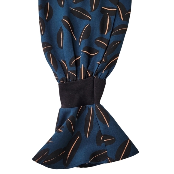 CAbi Shadow Leaf Blouse Size M Long Bell Sleeves V Neck Chiffon Pullover Relaxed - Picture 5 of 13